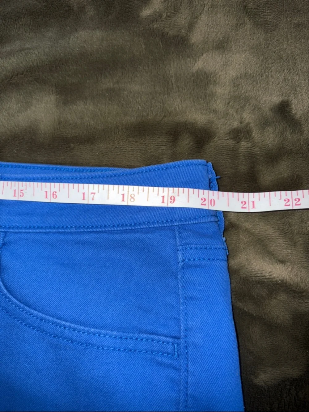 Old Navy Bright Blue Women’s Shorts - Picture 4 of 7